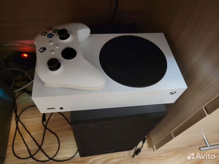 Xbox series s + gamepass ultimate 6 мес