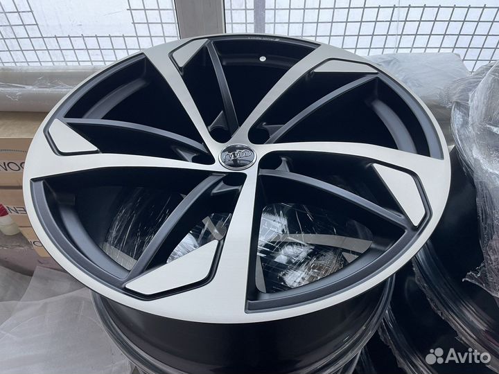 Оригинальные диски Audi Q7 New 4m R22