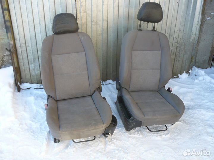 Передние сидения для Peugeot 307