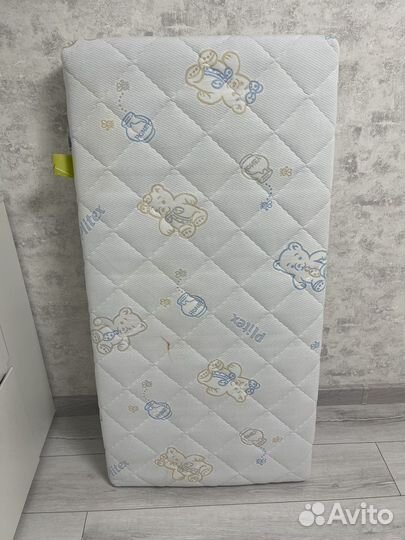 Детская кроватка с маятником