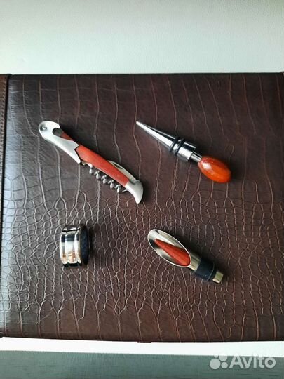 Чемодан сомелье на 2 бутылки, 2 бокала, аксессуары