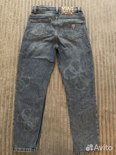 Джинсы с эффектом потертости Guess