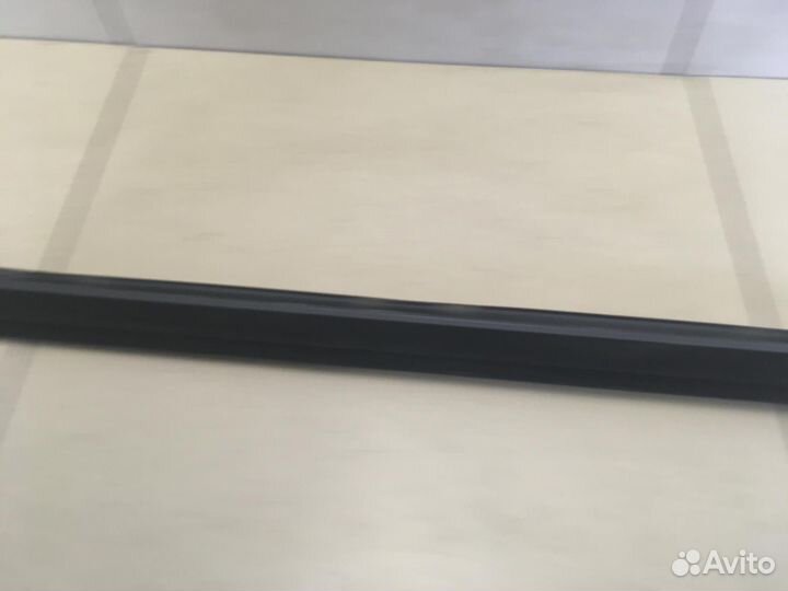 Накладка стекла переднего правого X1 E84 2009