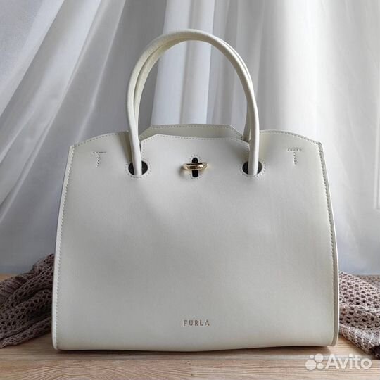 Белая сумка Furla tote натуральная кожа