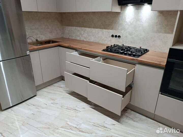 Кухня угловая 1,8*3,3. Рассрочка