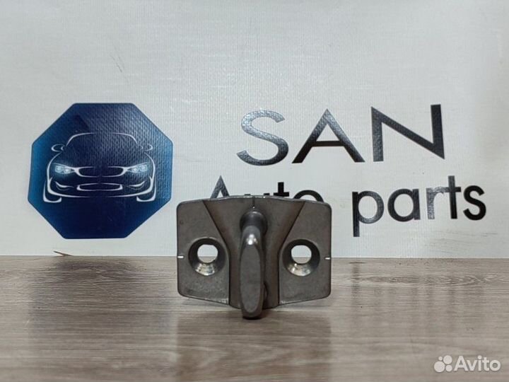 Скоба замка Bmw 5 F10 N63B44 2011