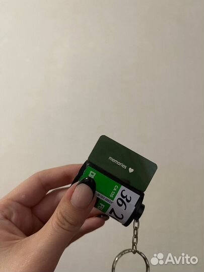 Подарок брелок с фото внутри ретро катушки