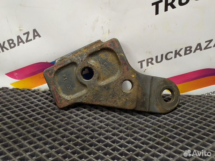 Кронштейн амортизатора левый