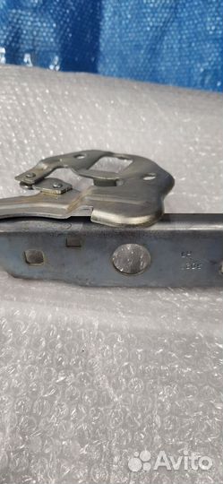 Петля капота левая Audi Q7 4M 2018 4M0823301