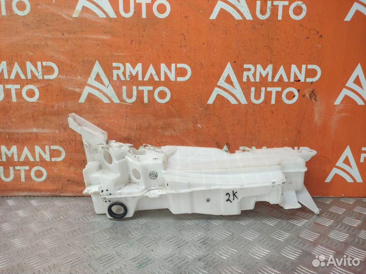 Бачок омывателя Toyota Land Cruiser 200 2007-2021
