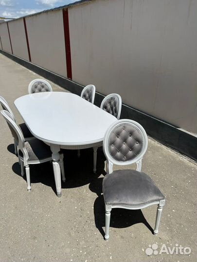 Стол и стулья
