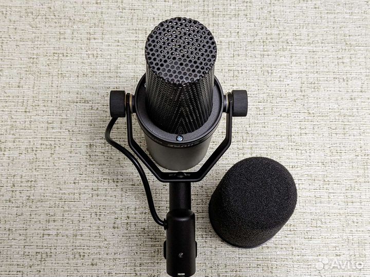 Студийный микрофон Shure SM7B