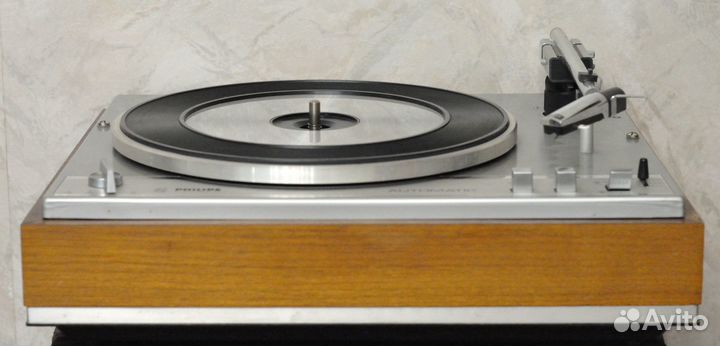 Проигрыватель винила philips