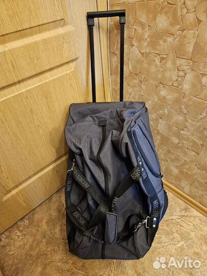 Сумка дорожная на колесах с выдвижной ручкой