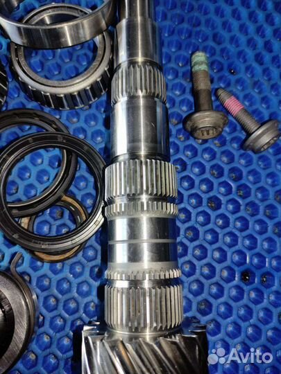 Вторичный вал Z18, Подшипники, болты