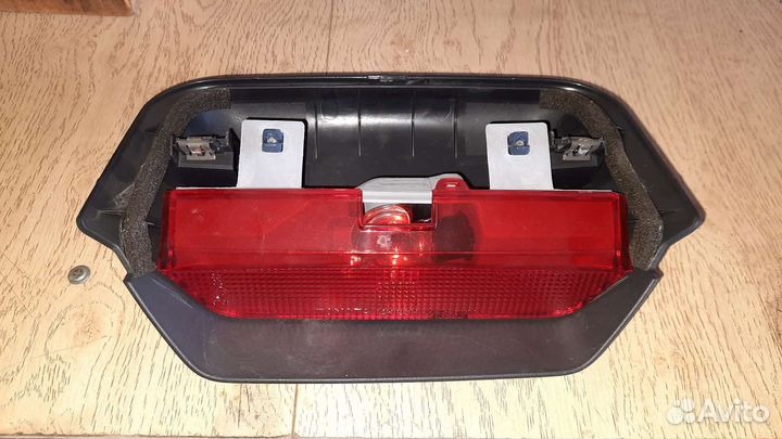 Фонарь двери багажника Toyota Succeed