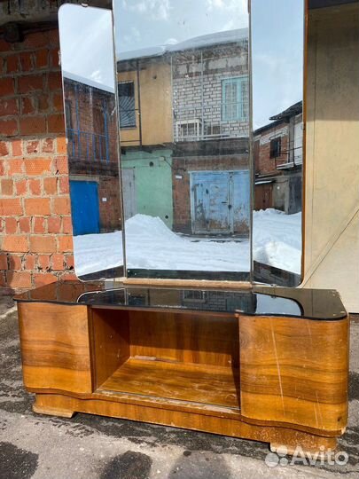 Трюмо с зеркалом