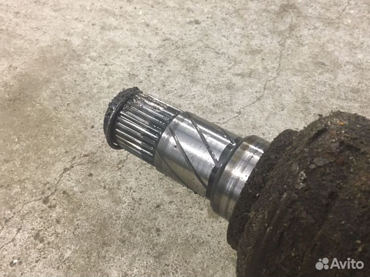 Привод левый Nissan Maxima A33 (4608)