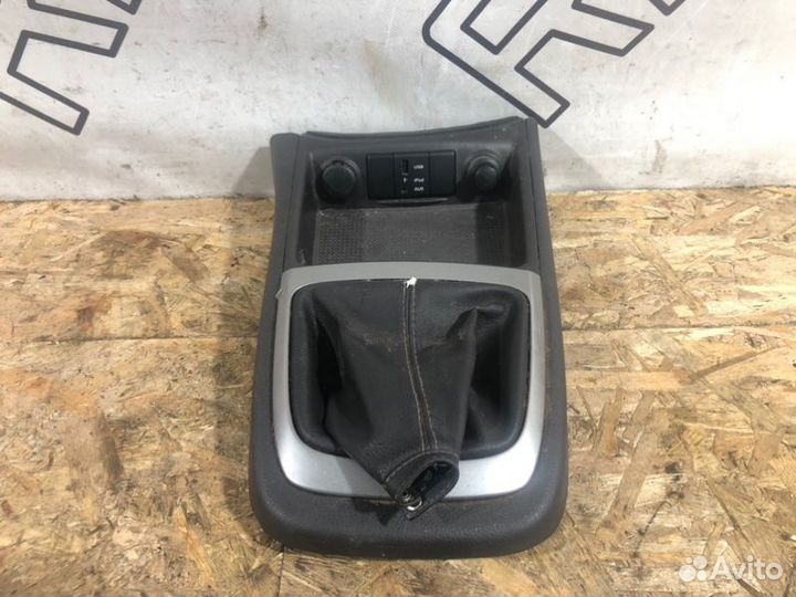 Консоль центральная Hyundai Santa Fe 2