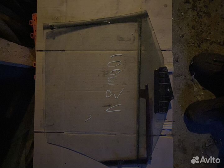 Стекло заднее левое audi 100 44 кузов