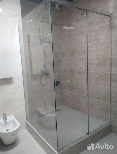 Стеклянная перегородка для душа