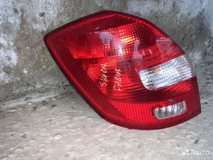 Skoda Fabia 2 - Фонарь задний левый