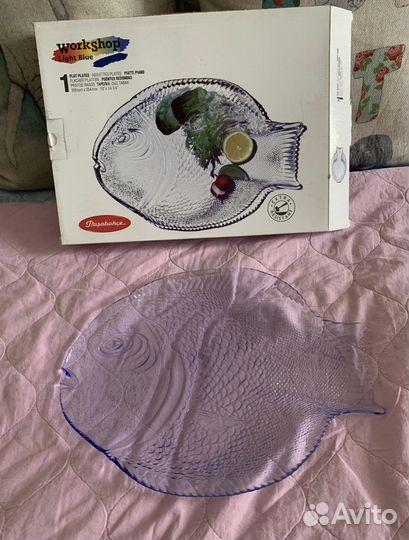 Поднос в виде рыбы стекло