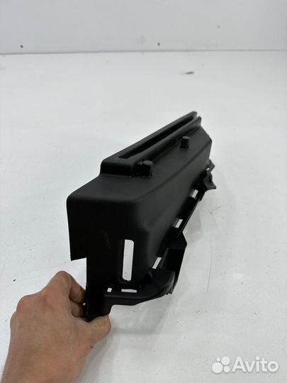 Skoda Octavia A7 кронштейн полки багажника левый