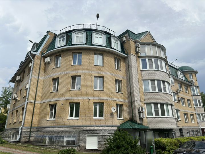 4-к. квартира, 127 м², 1/4 эт.