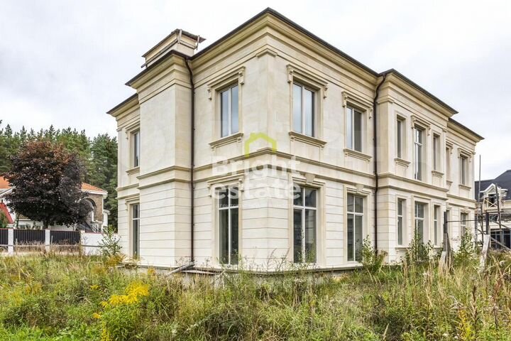 Дом 655 м² на участке 24 сот.