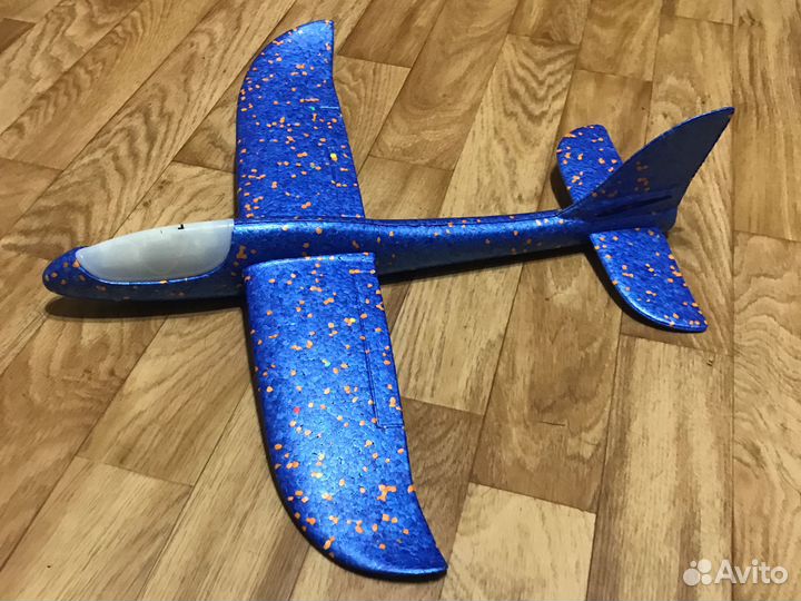 Самолет из пинопласта