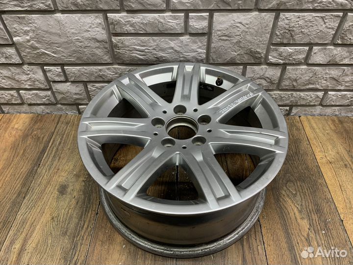 Mercedes Benz W212 Диск колесный литой R16