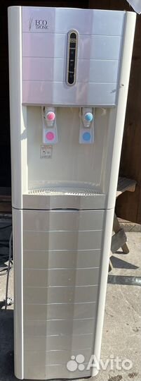 Кулер для воды напольный новый