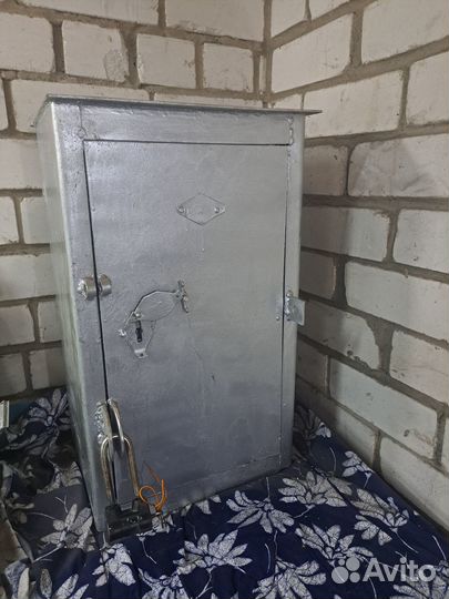 Сейф металлический