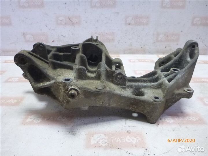 Кронштейн генератора Audi A4 B5 AEB 1997