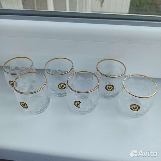 Стопка хрустальная. Полка под крышки