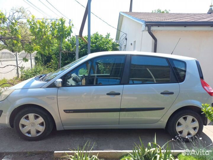 Renault Scenic 1.6 МТ, 2004, битый, 130 000 км