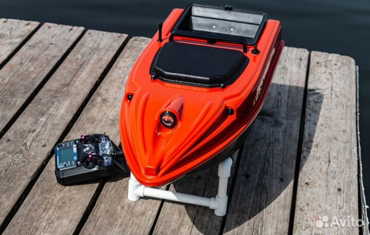 Кораблик для рыбалки и завоза прикормки с GPS