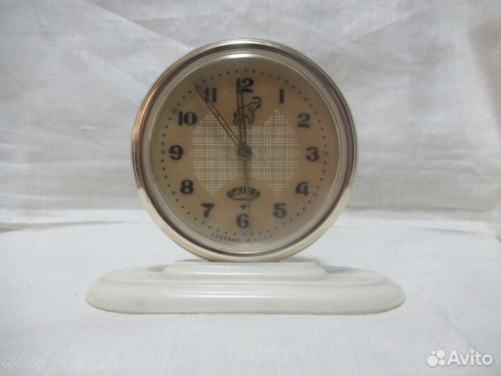 Часы-будильник 
