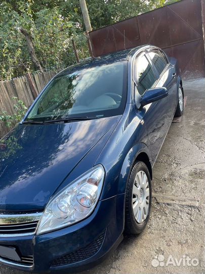 Opel Astra 1.6 МТ, 2011, 50 000 км