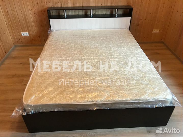 Кровать с матрасом