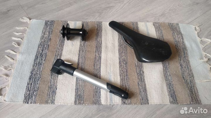 Велозапчасти (насос, седло, втулка)