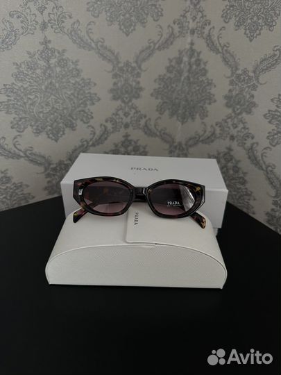 Солнцезащитные очки prada