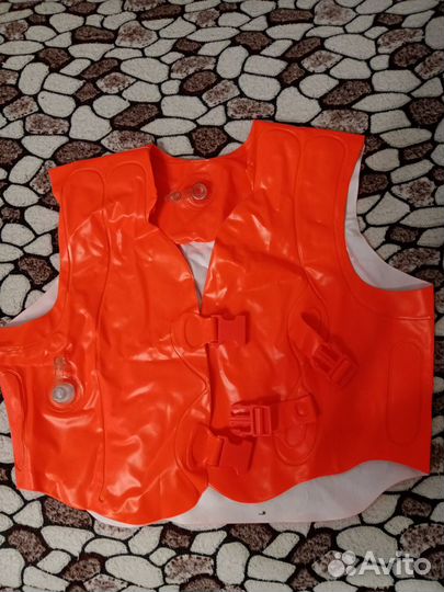 Спасательный жилет и нарукавники для детей