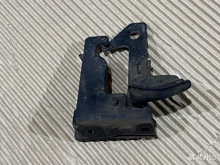 Замок капота Mercedes W204 X204 W166 W218 W292