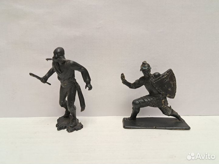 Игрушки, значки и сувениры СССР