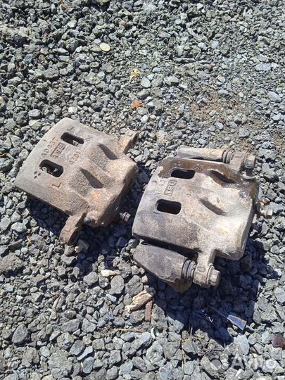 Суппорт передний Mazda Millenia 2.5