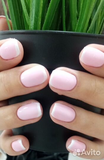 Мастер маникюра.Модель на маникюр.Гель-лак