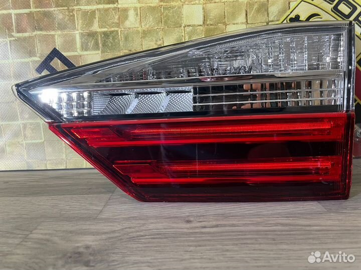 Фонарь задний правый внутренний Lexus ES 15+
