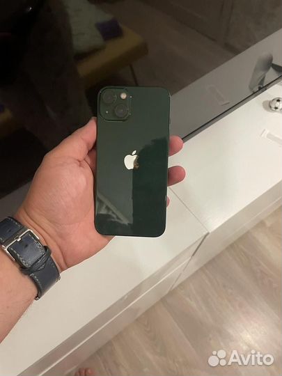 Телефон iPhone 13